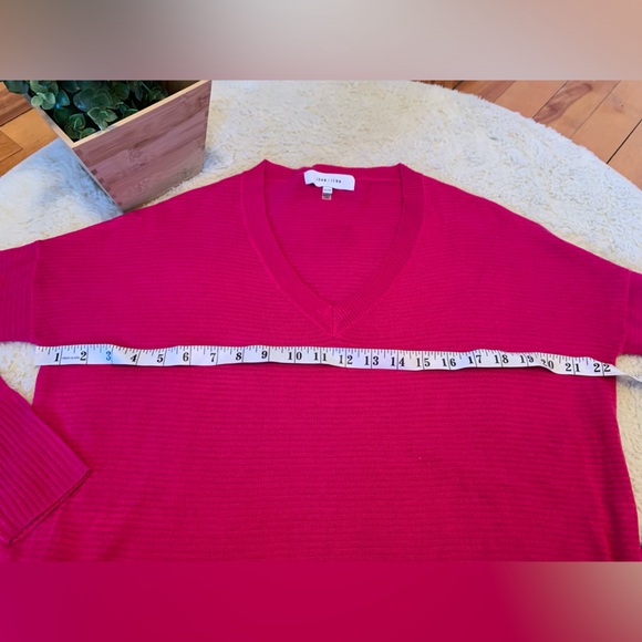 John & Jenn Lightweight V Neck Long Sleeve - Picture 7 of 9